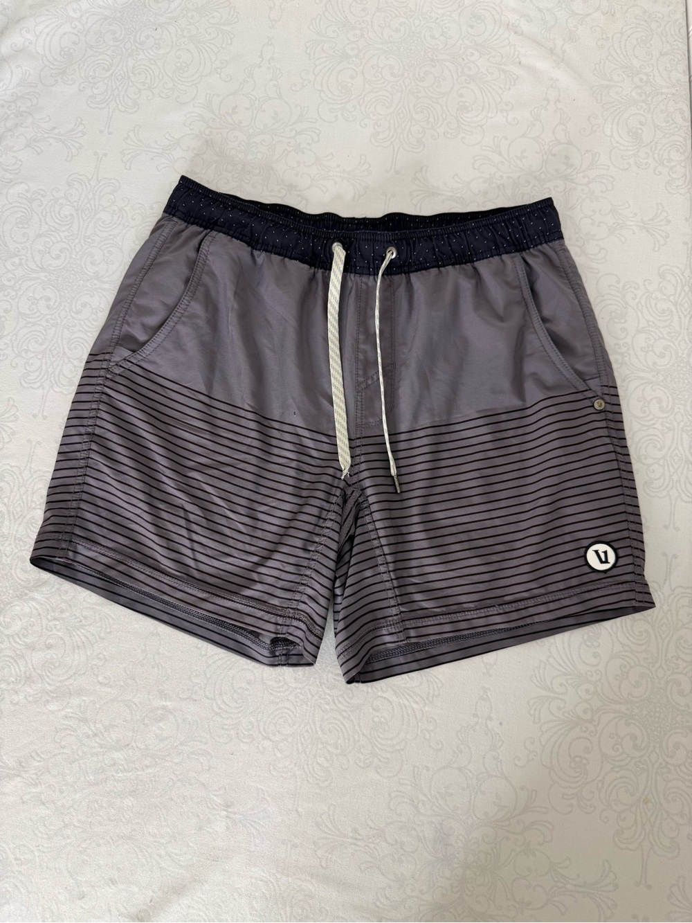 Vuori Men’s Kore Shorts Gray Striped Lined Performance Size Medium
